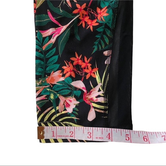 Old Navy Active Tropical Flora & Fauna with Black Side Sheer Mesh Go-Dry Pant XS - Picture 9 of 9